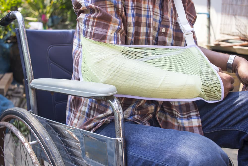 Injuries caused by the accident, but receive aid properly.